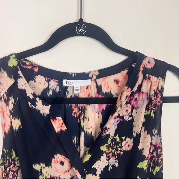 DR2 by Daniel Rainn Navy Floral Romper medium - Picture 5 of 10